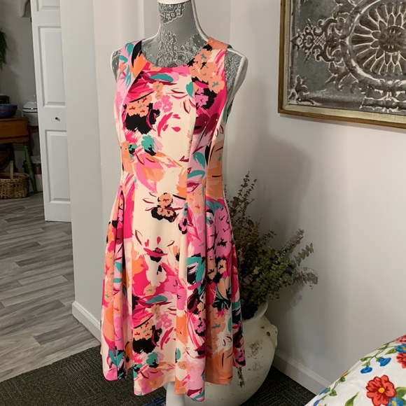 Dress - Picture 3 of 4